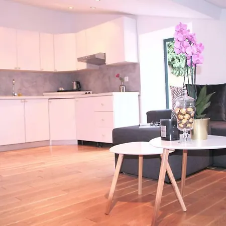 Alberto Apartment *